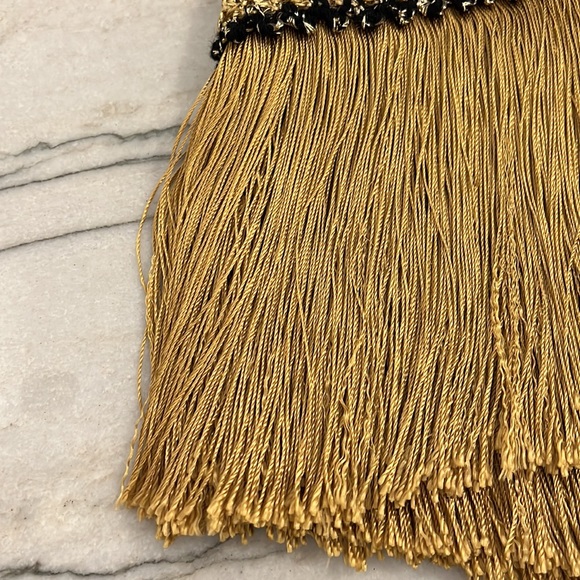 Vintage Austrian Black & Gold Shawl with Pattern and Fringe 100% virgin wool - Picture 5 of 16